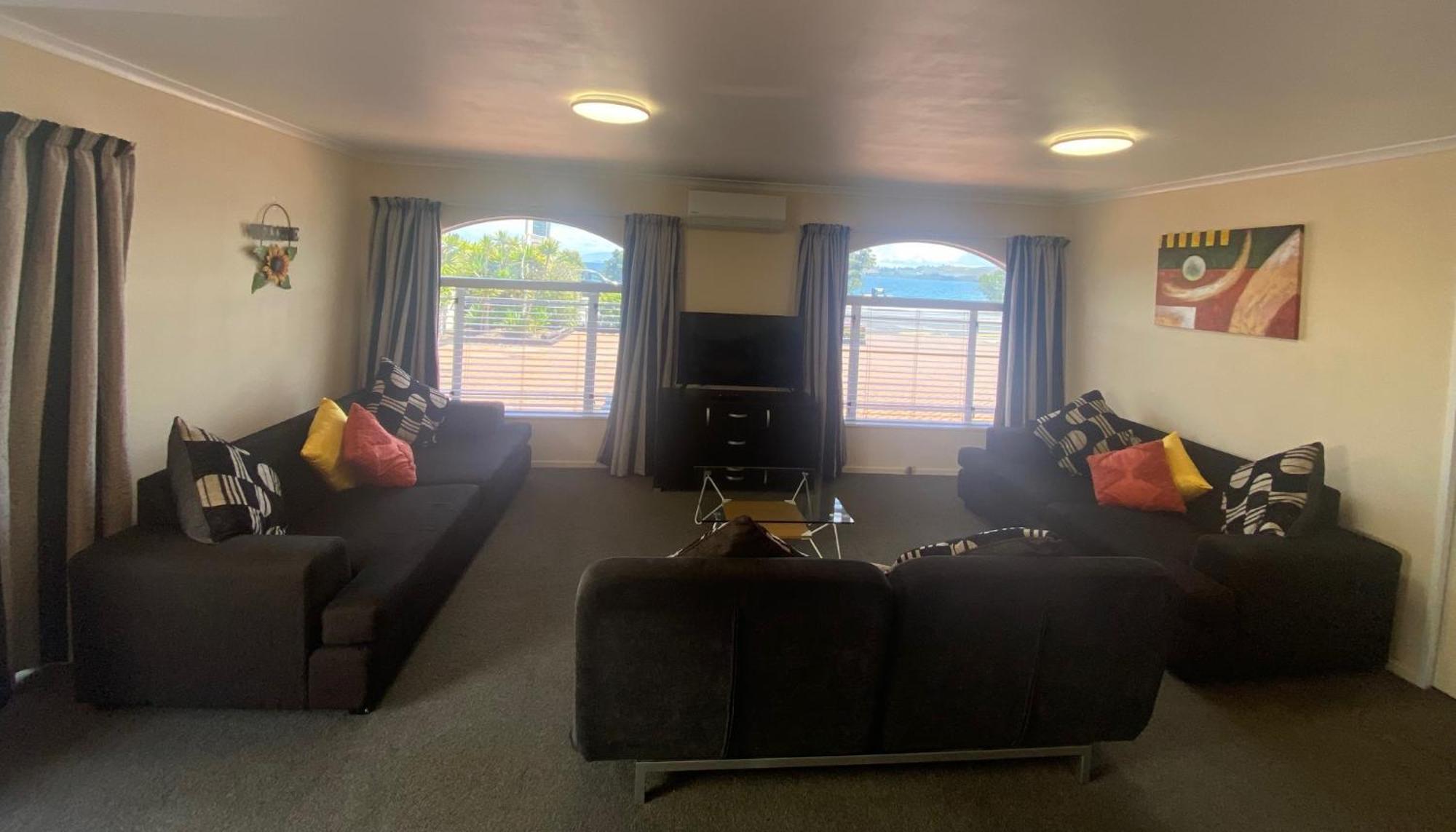 Lakeside Taupo Motel ภายนอก รูปภาพ