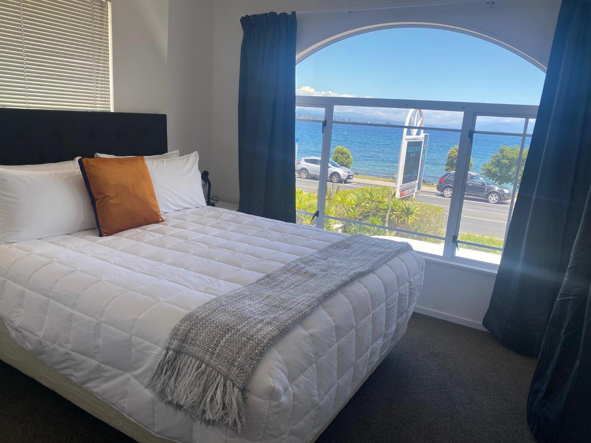 Lakeside Taupo Motel ภายนอก รูปภาพ