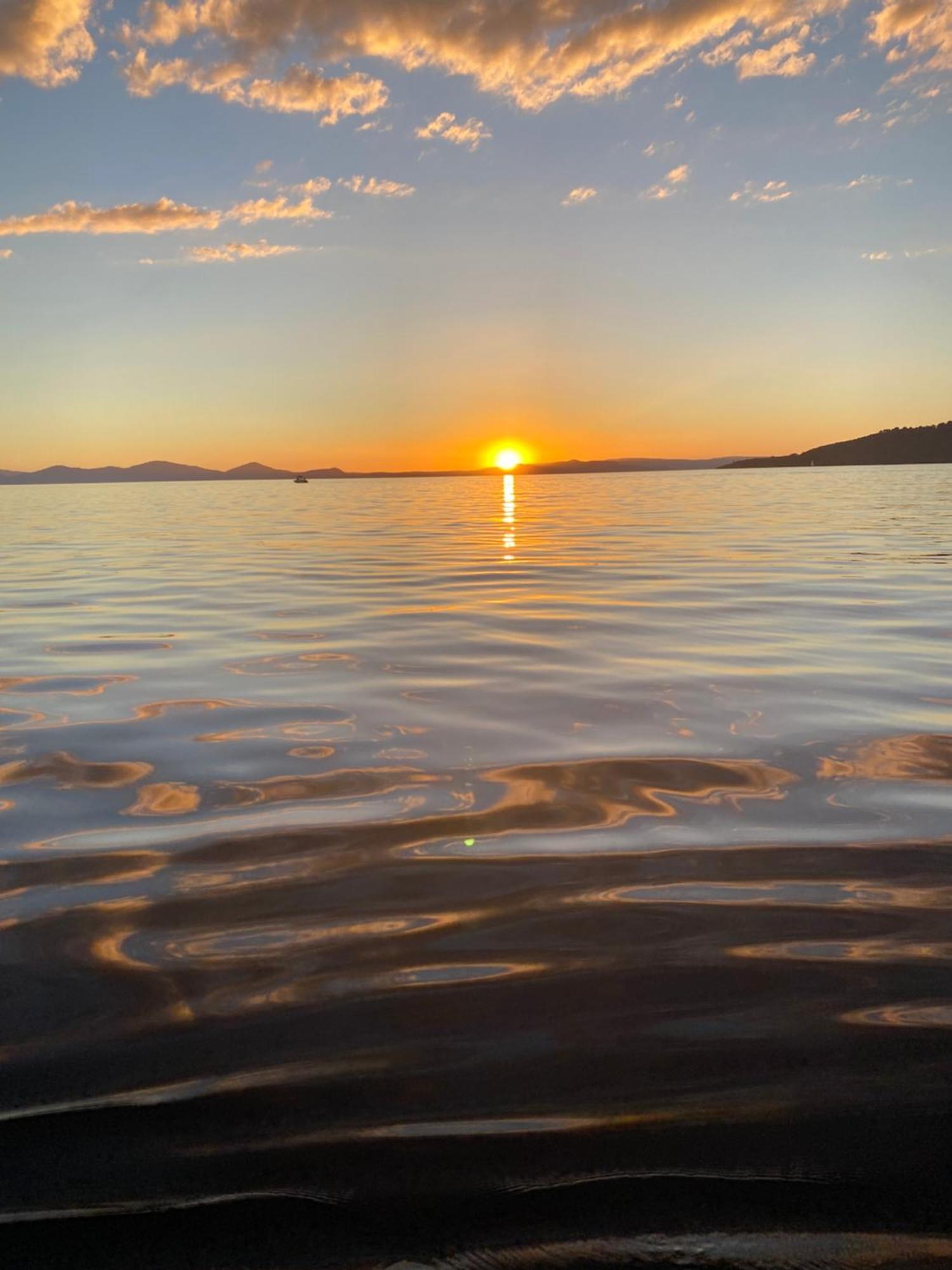 Lakeside Taupo Motel ภายนอก รูปภาพ