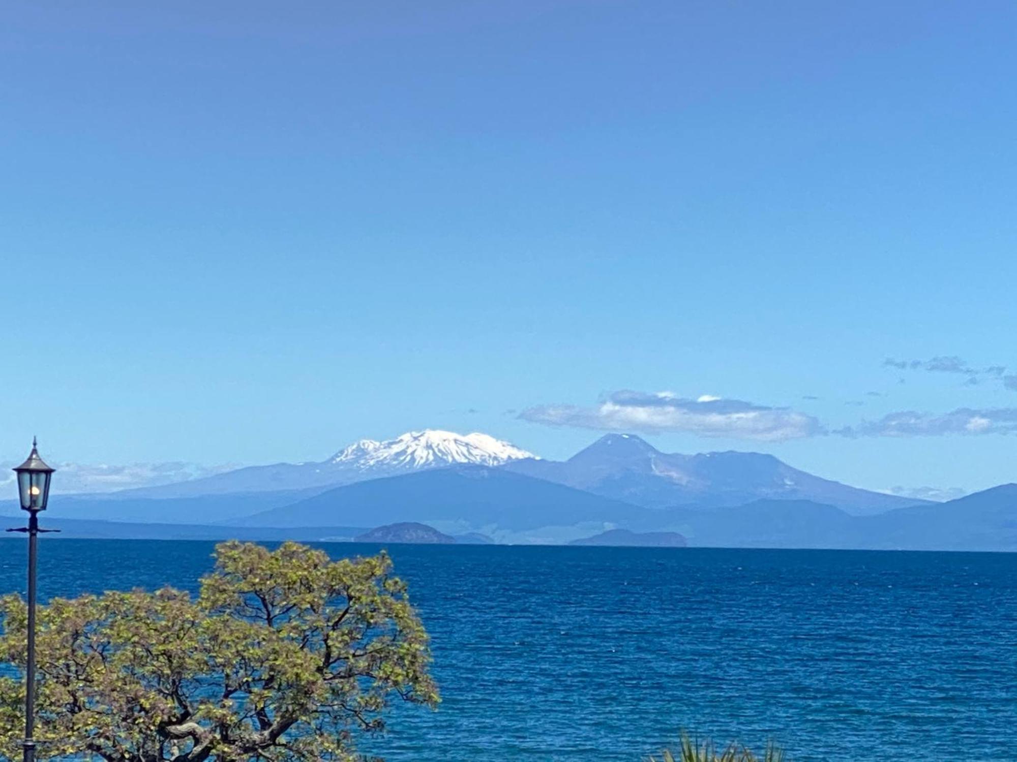Lakeside Taupo Motel ภายนอก รูปภาพ