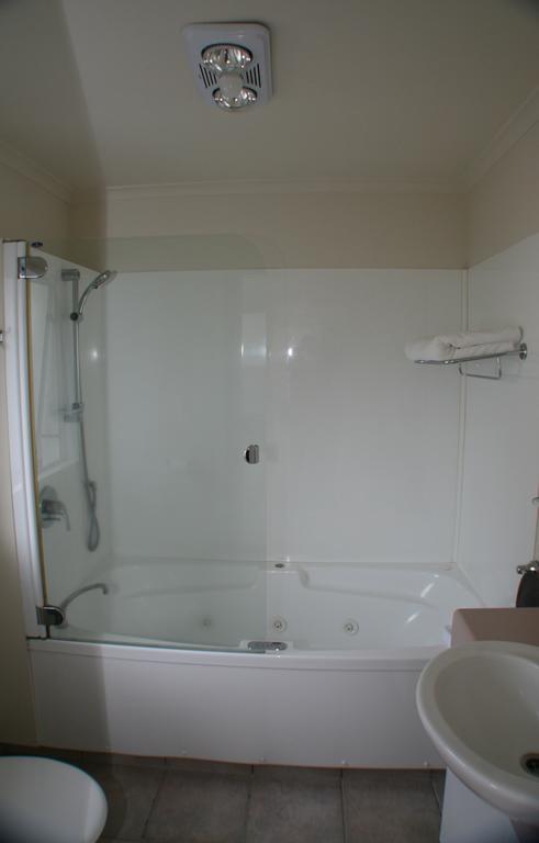 Lakeside Taupo Motel ภายนอก รูปภาพ