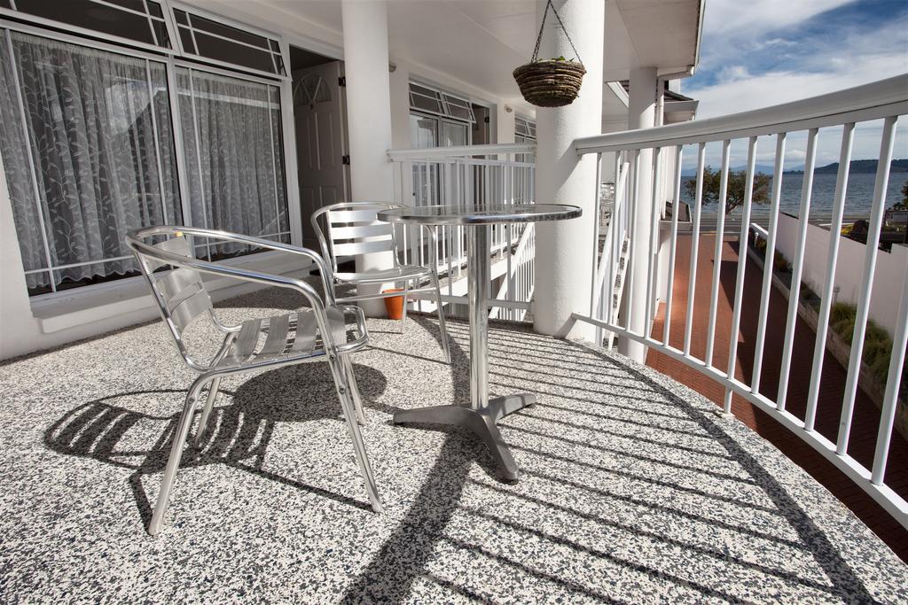 Lakeside Taupo Motel ภายนอก รูปภาพ