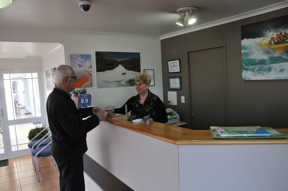 Lakeside Taupo Motel ภายนอก รูปภาพ