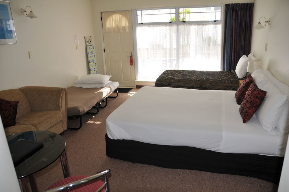 Lakeside Taupo Motel ภายนอก รูปภาพ