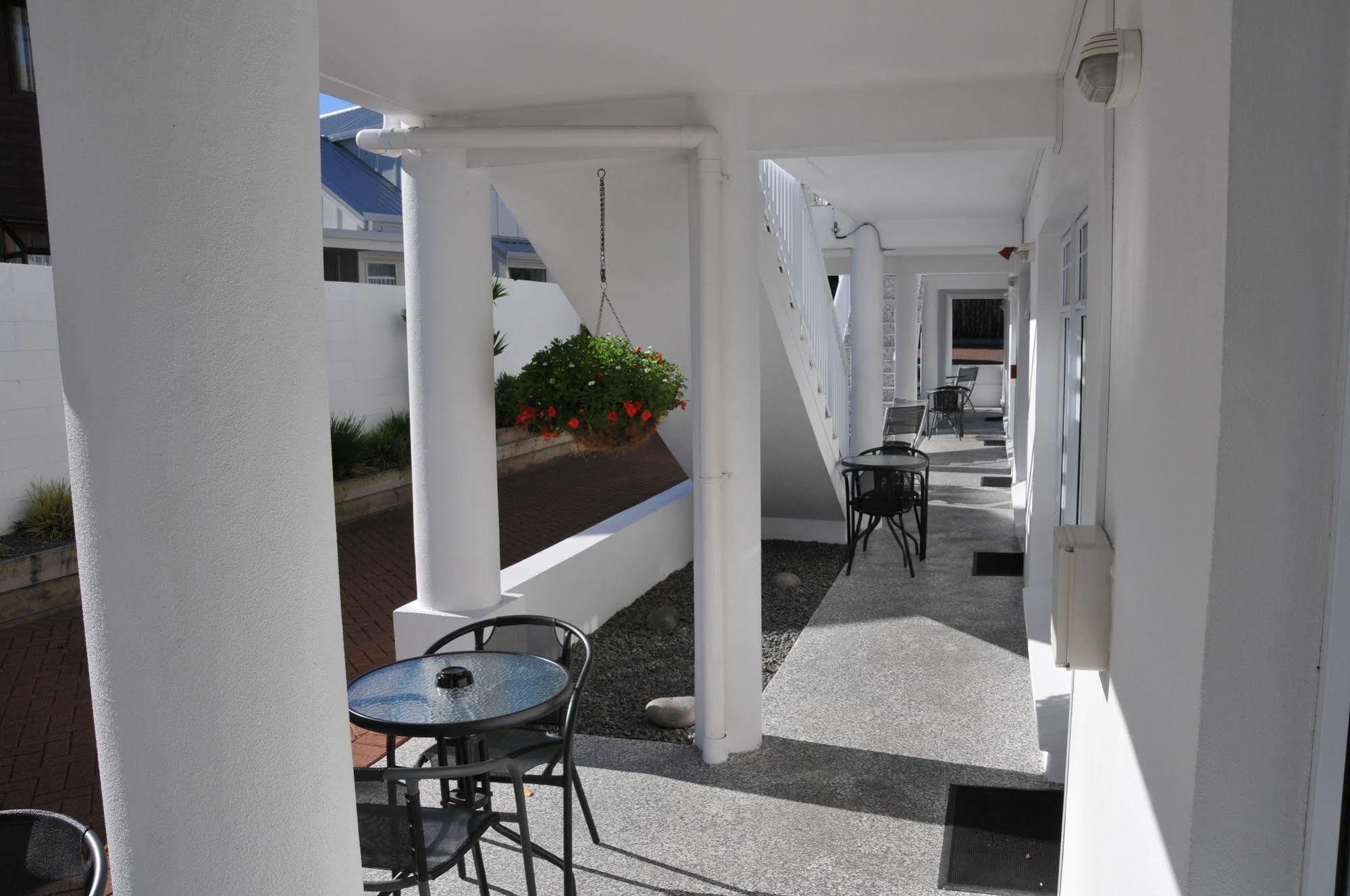 Lakeside Taupo Motel ภายนอก รูปภาพ