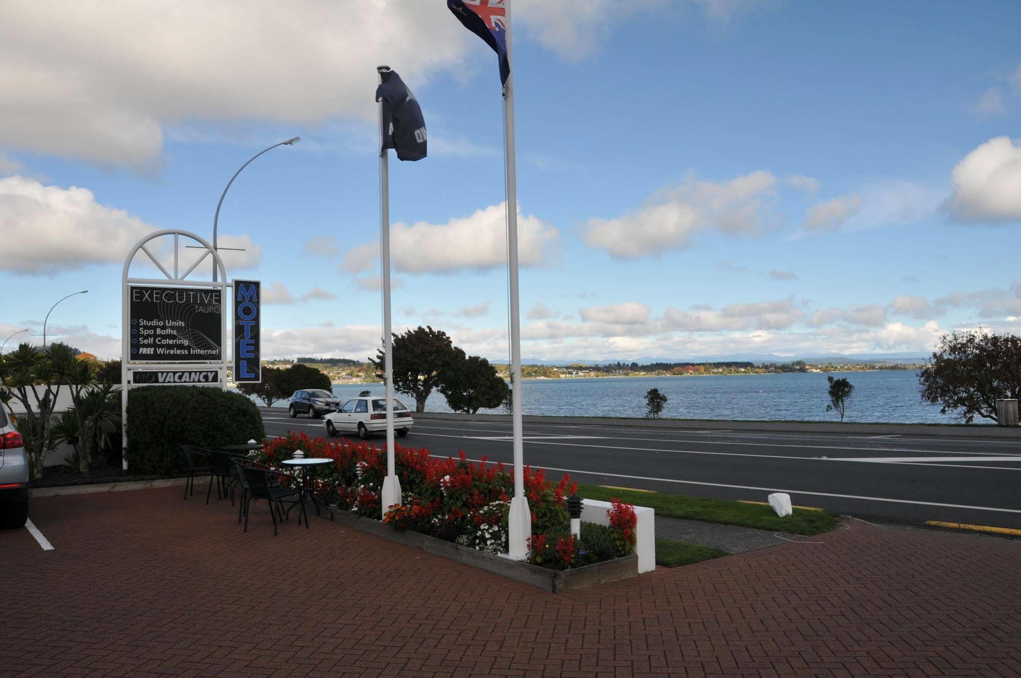 Lakeside Taupo Motel ภายนอก รูปภาพ